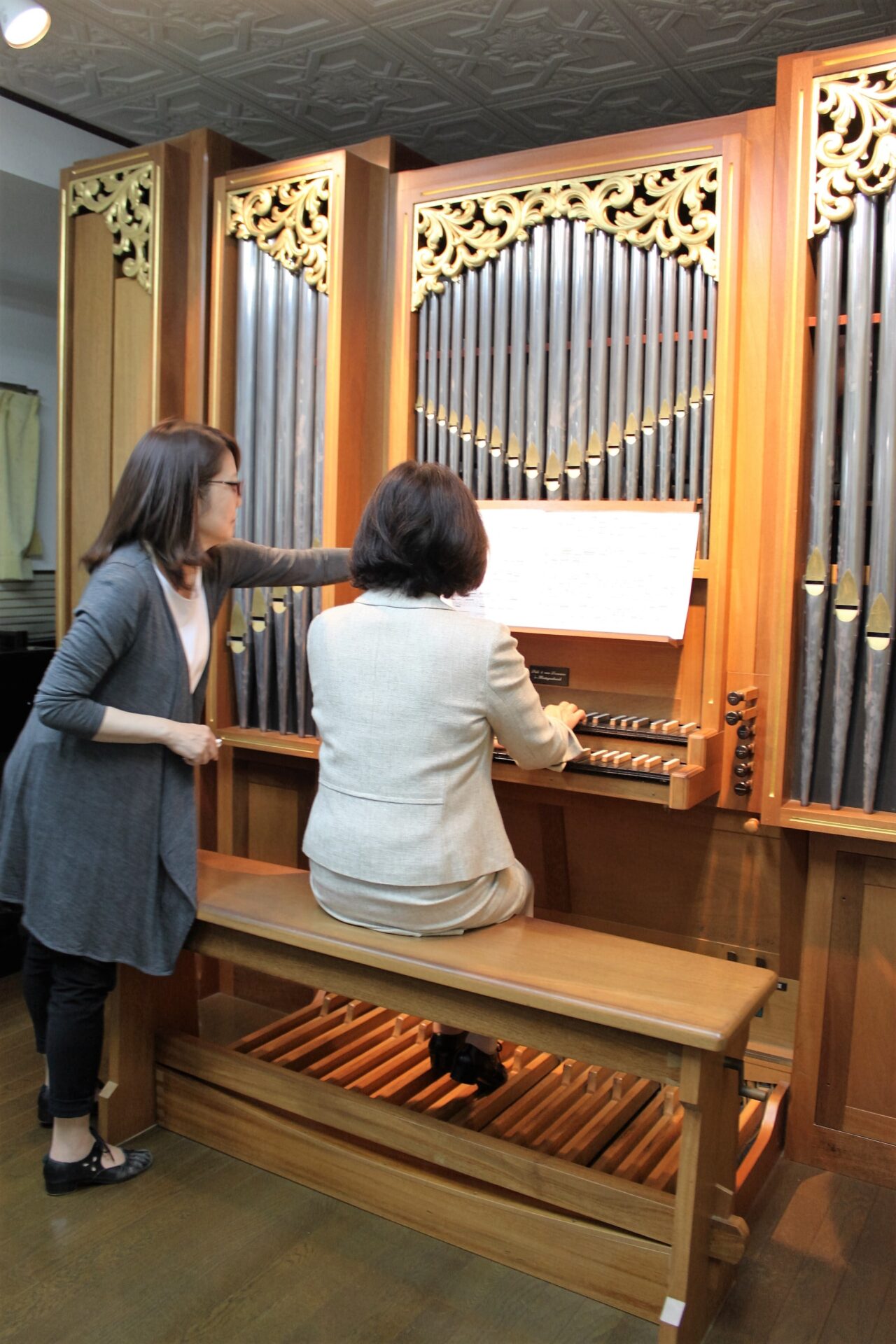 塚本音楽学院】憧れのあの曲をギターで弾いてみませんか？子供から