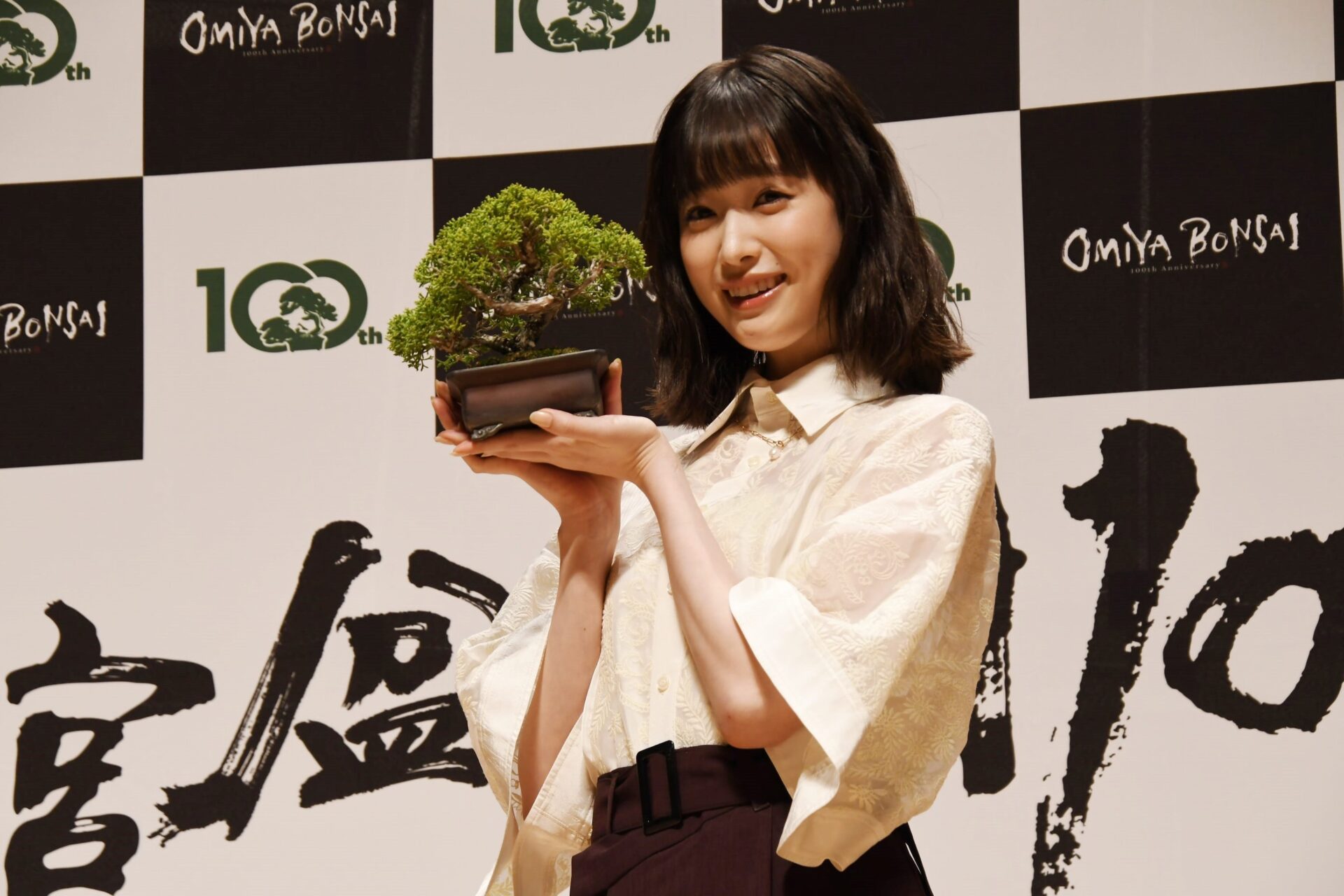 大宮盆栽村100周年シンポジウム 俳優の高橋ひかるさんらが盆栽の魅力を