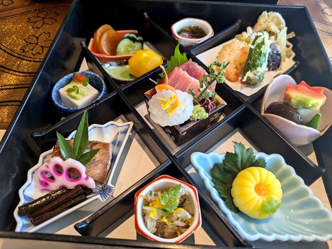 清水園 大宮 うちゅう「重陽御膳（ちょうようごぜん）」菊を楽しみ