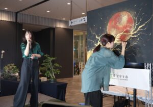 紅月　パフォーマンス　大宮門街　盆栽　氷川ブリュワリー